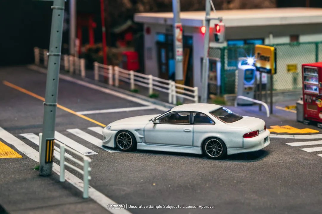 Tarmac Works VERTEX Toyota Soarer JZZ30 White – T64G-080-WH