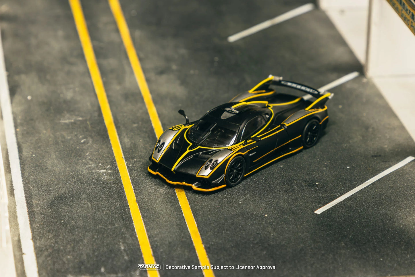Tarmac Pagani Huayra R Matte Black/Silver – T64G-TL035-MBS