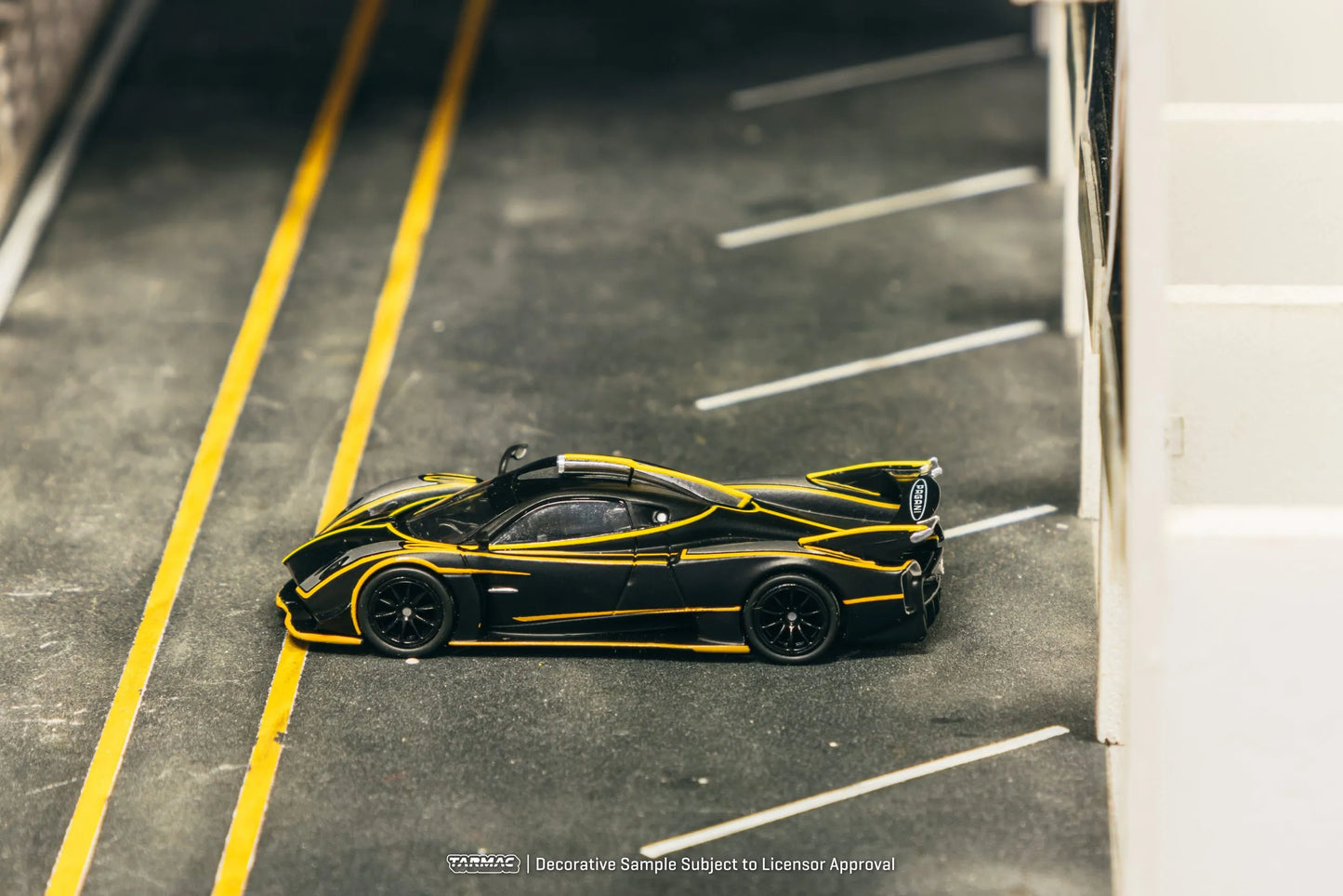 Tarmac Pagani Huayra R Matte Black/Silver – T64G-TL035-MBS